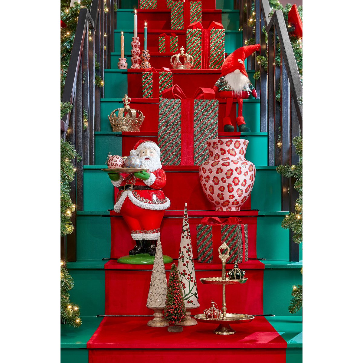 Dekorativer Weihnachtsbaum Rot