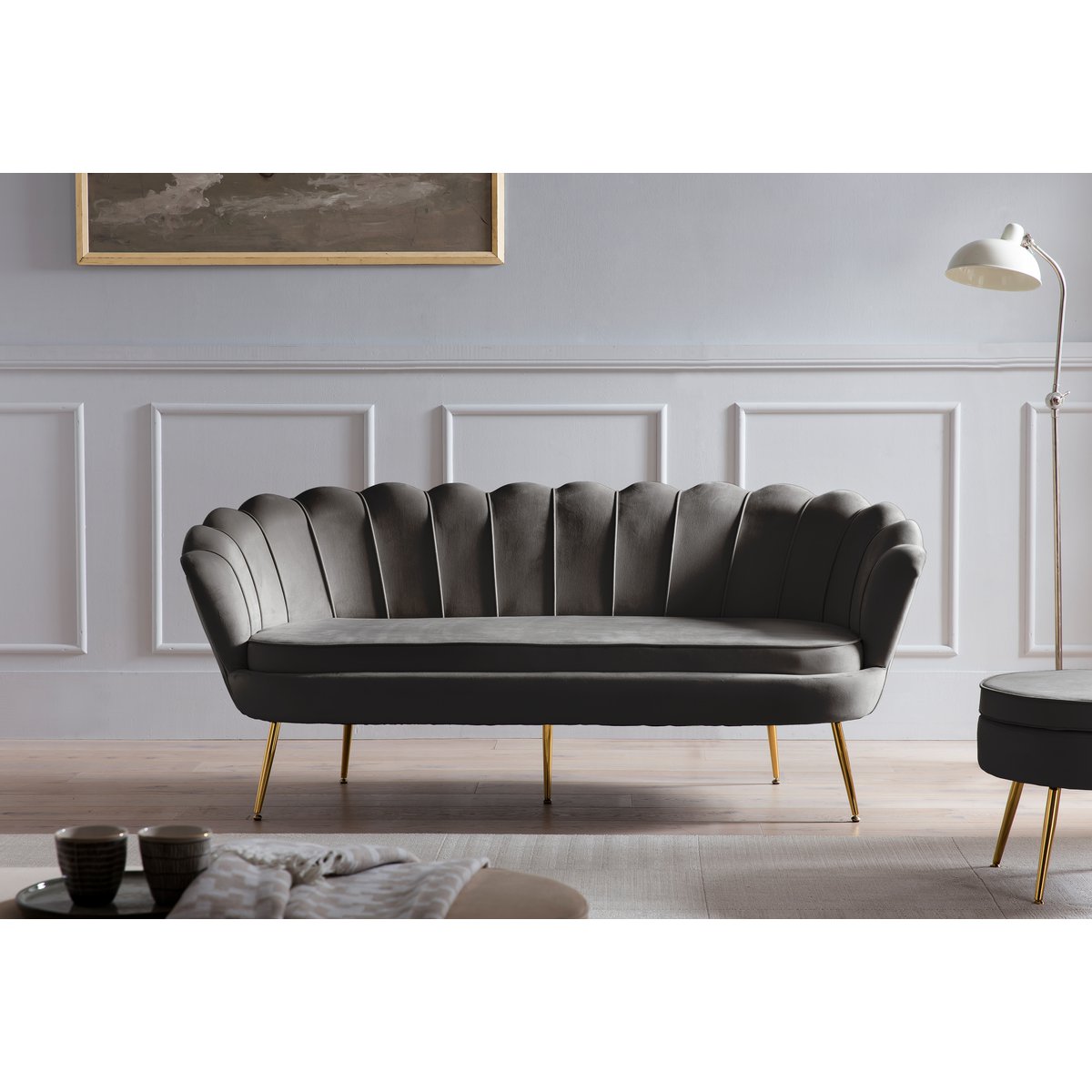 Round pouf in black velvet