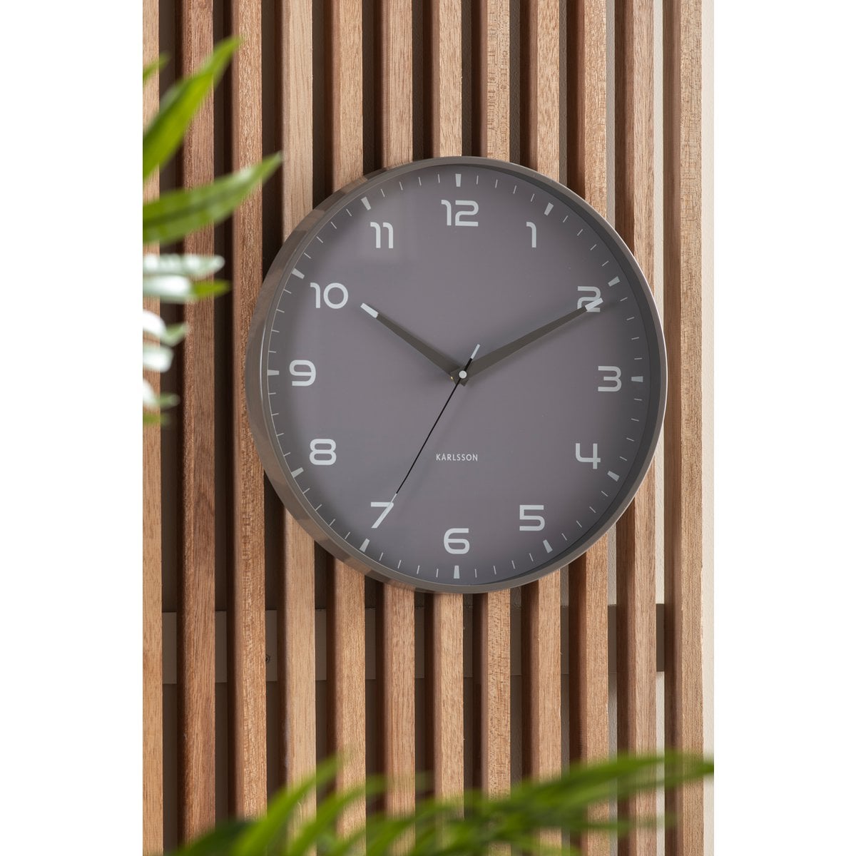 Wanduhr Stolz