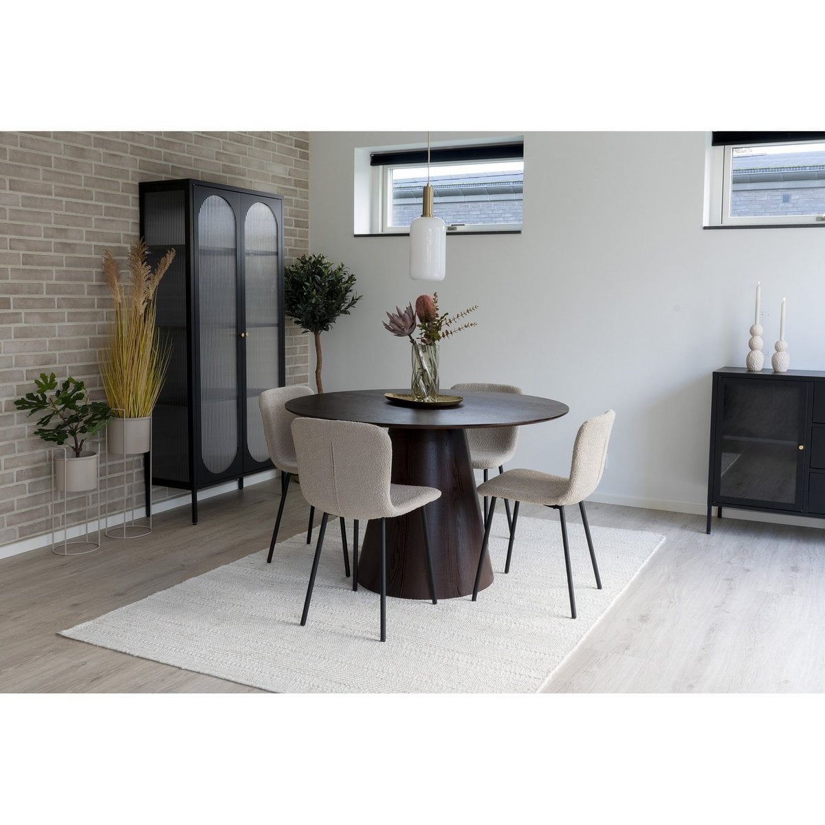 Halden Esszimmerstuhl – Esszimmerstuhl aus Bouclé, beige mit schwarzen Beinen – 2er-Set