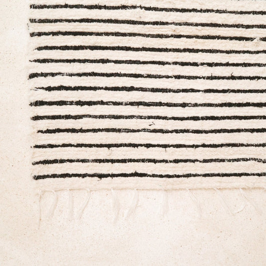 Kleiner Baumwollteppich – Gestreifter Läufer – Boho-Teppich Schwarz Weiß – Weiche Bettvorleger – Handgewebter rechteckiger Teppich 70x50 cm UNTUK