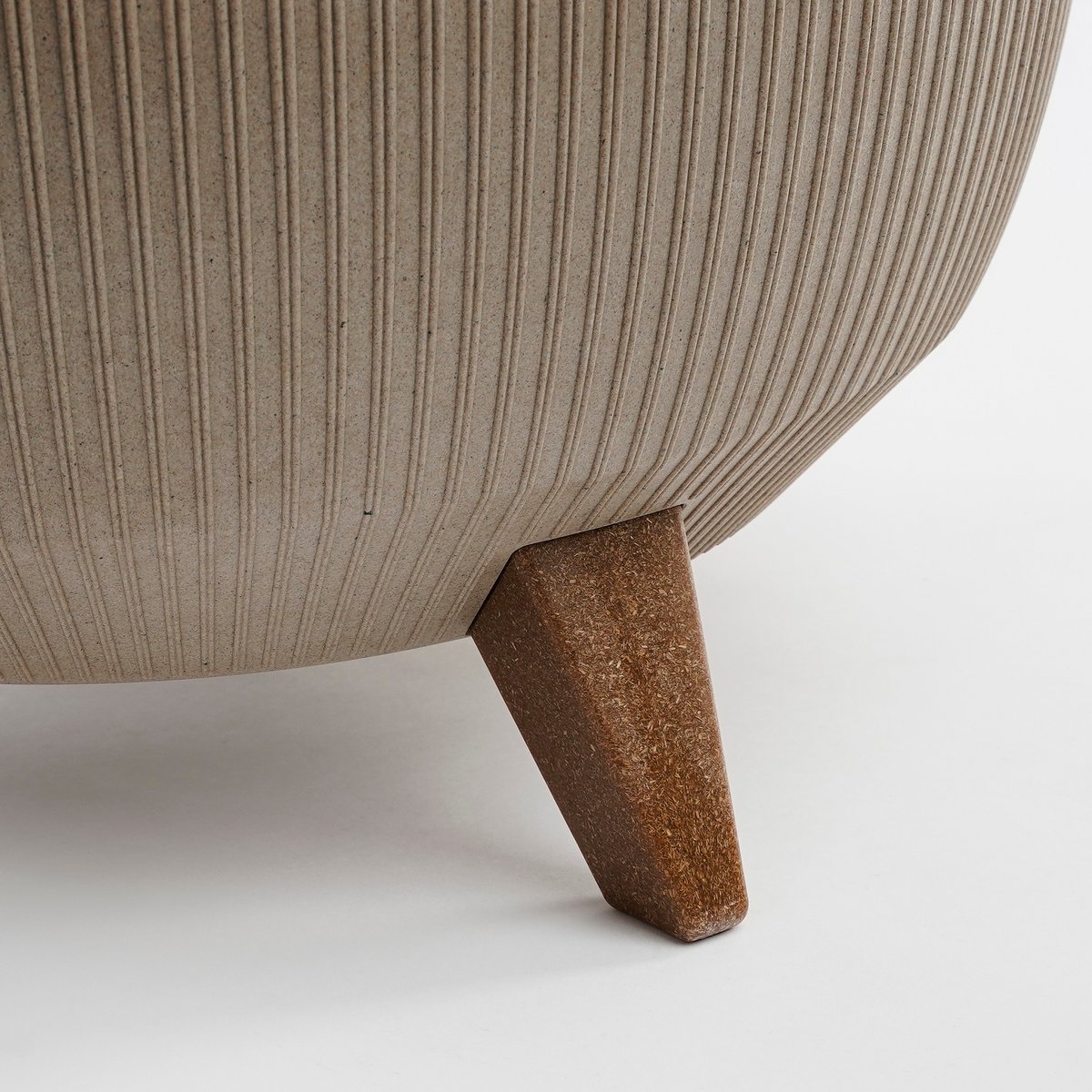 Doppio Blumentopf auf Beinen – H20,5 x Ø40 cm – Polypropylen – FSC Mix – Taupe