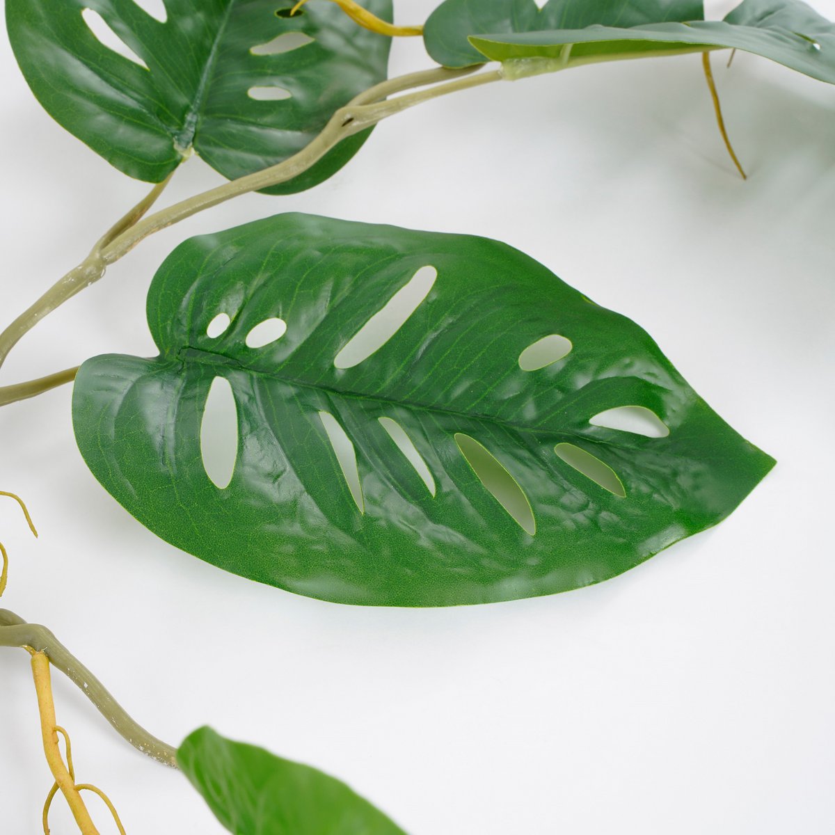 Künstliche Pflanzengirlande Monstera – L115 x B34 x H10 cm – Grün