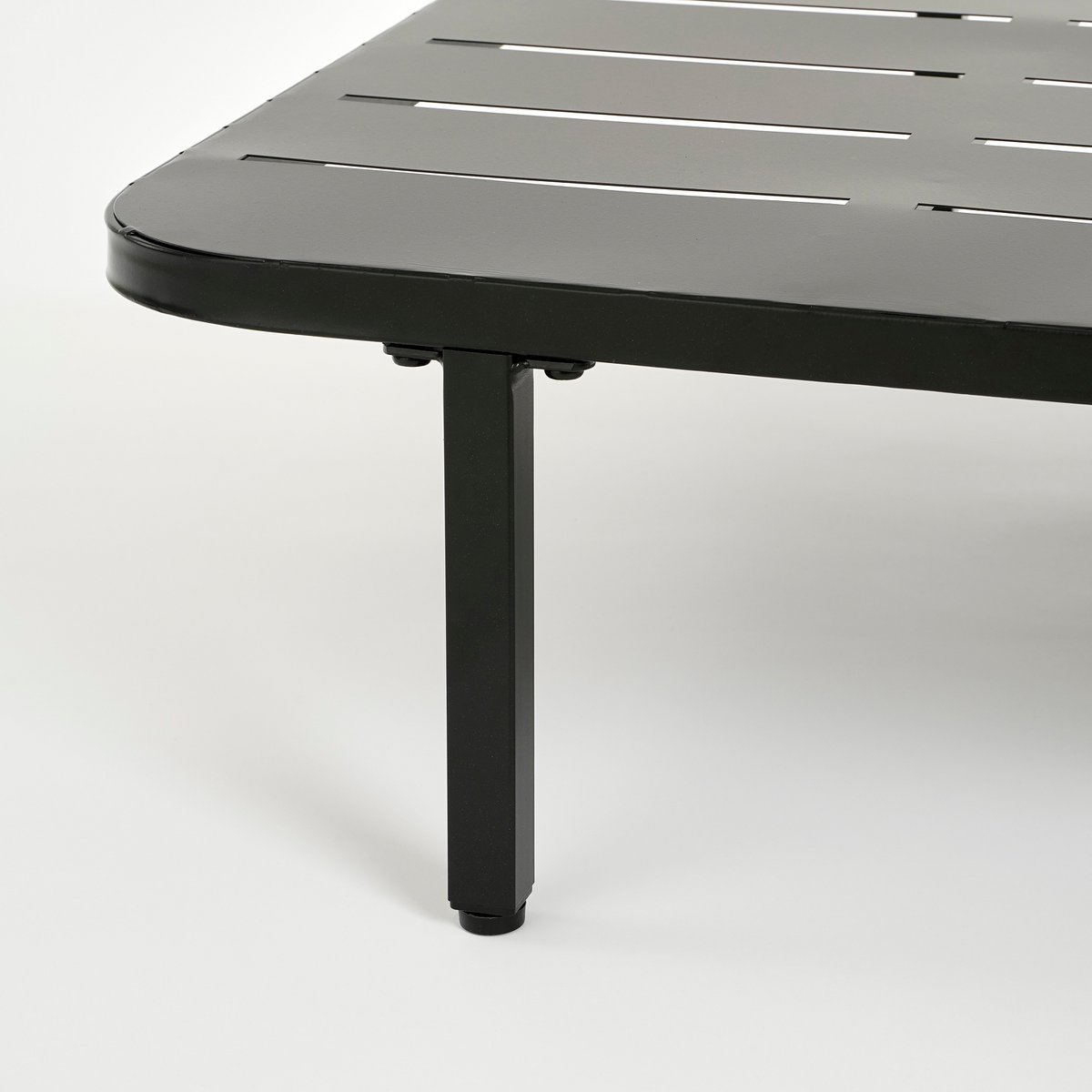 Celo Loungetisch – L80 x B80 x H23 cm – Metall – Schwarz