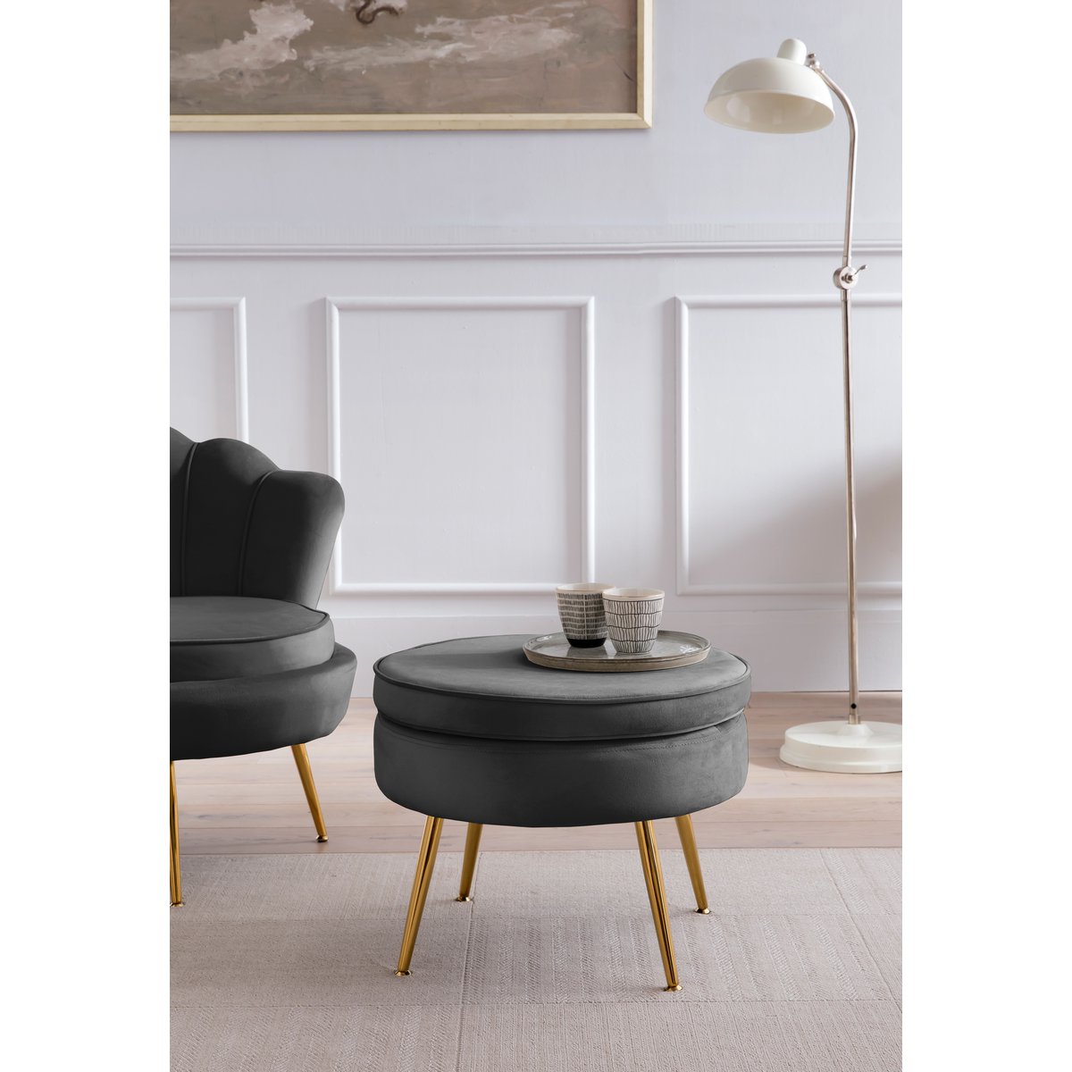Round pouf in black velvet