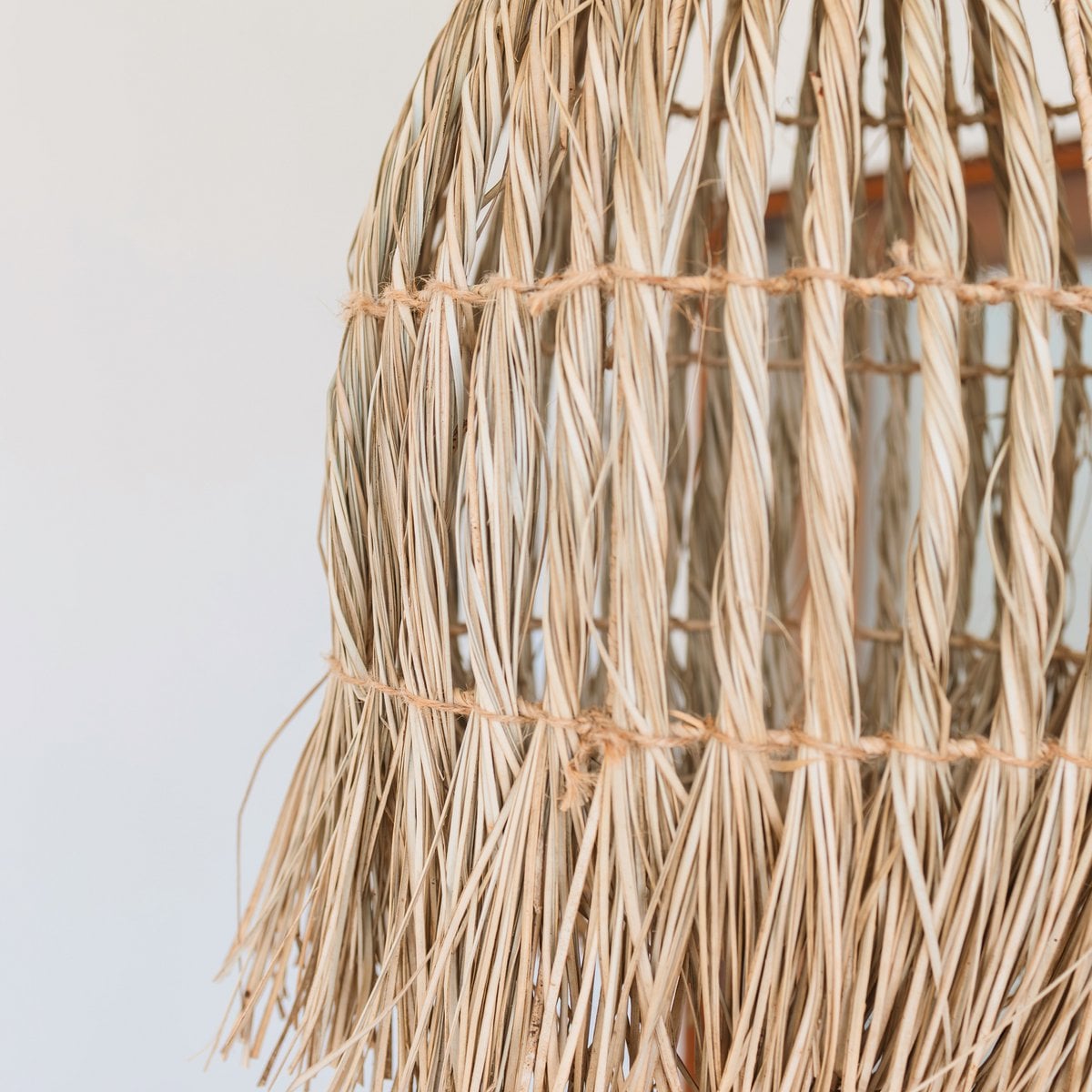 Deckenleuchte aus Seegras – Boho-Lampenschirm-Pendelleuchte – natürliche Hängelampe – großer trichterförmiger Lampenschirm aus Seegras LAMPUNG (Ø 40 cm)