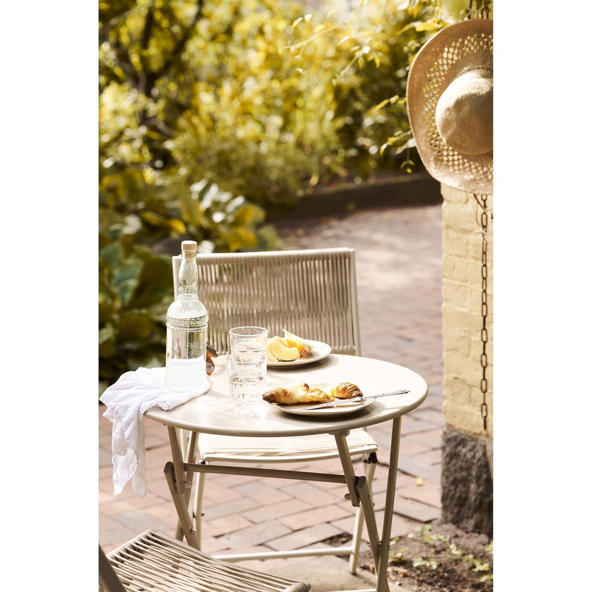 Arcas Bistro-Set, 2 Stühle und 1 Tisch, Polyester/Stahl, Taupe