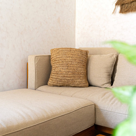 Boho -Kissen aus Raffia - 40x40 cm dekoratives gewebter Kissen - Sofa Kissen - Natural beige Quadratkissen handgefertigt von Raffia Jiwa