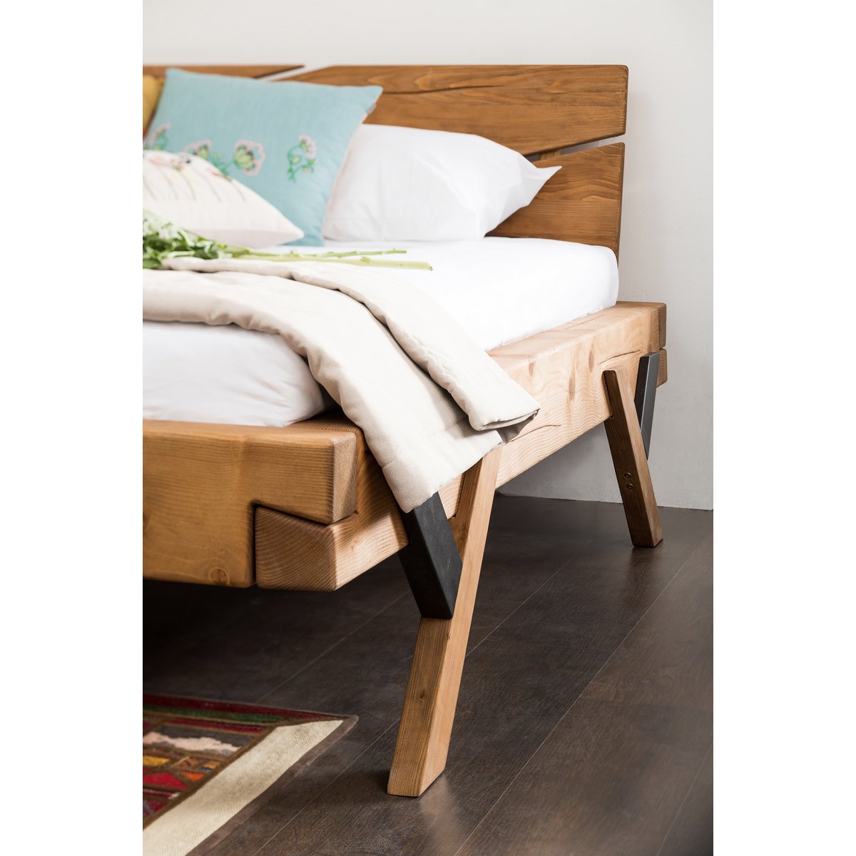 Beam bed 200 x 200 cm