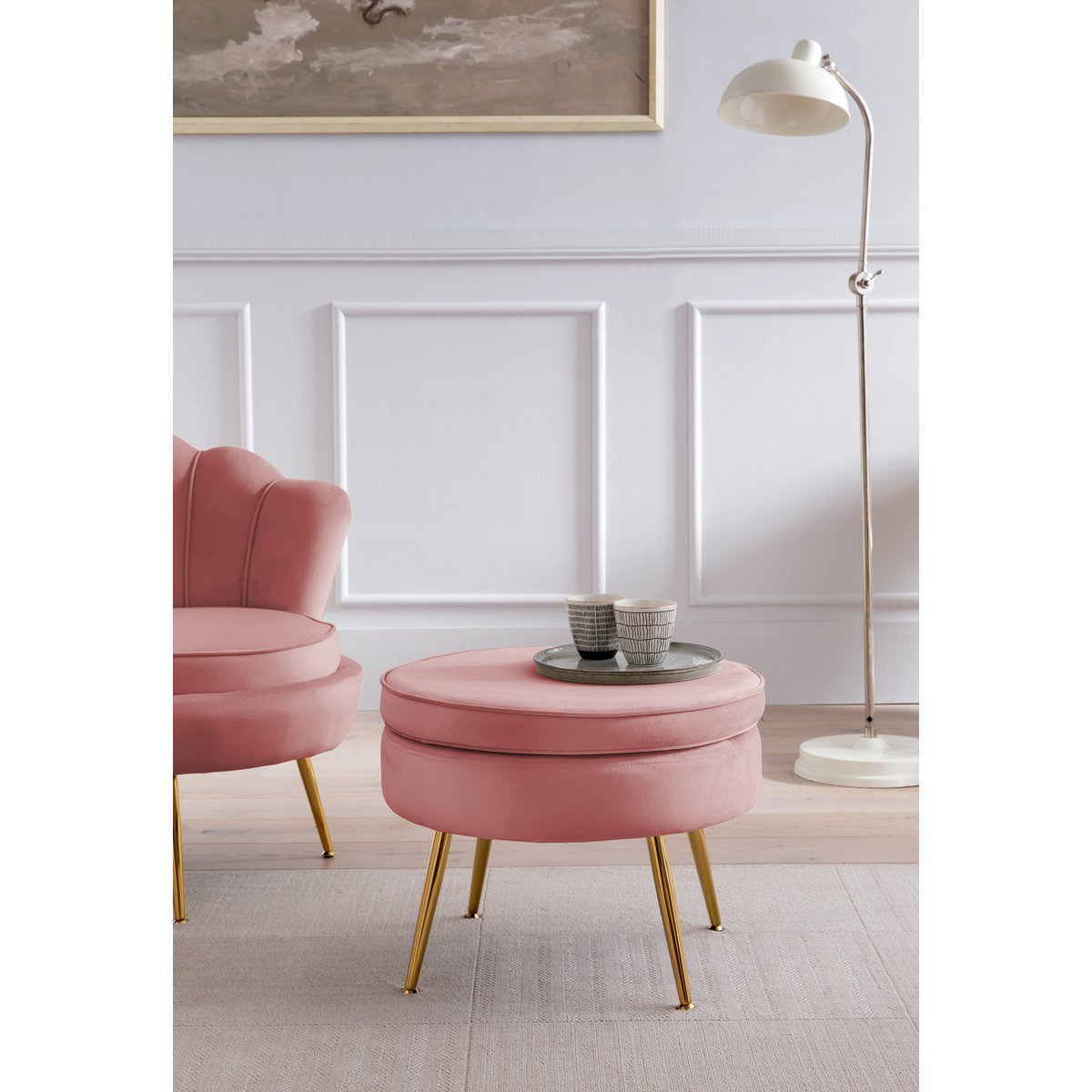Round pouf in rose velvet