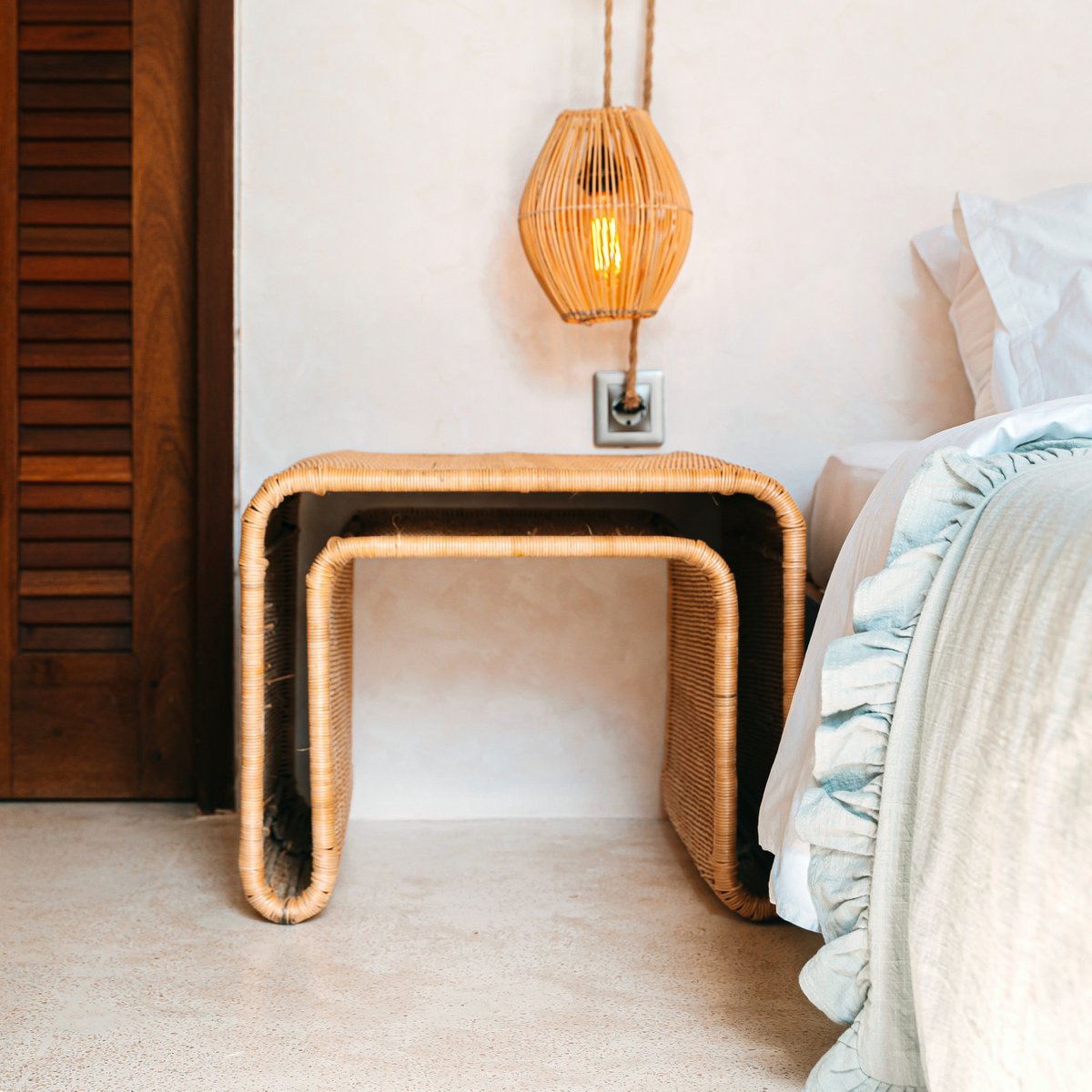 Rattan-Beistelltisch mit stabilem Metallgestell – handgefertigter Couchtisch BAYU