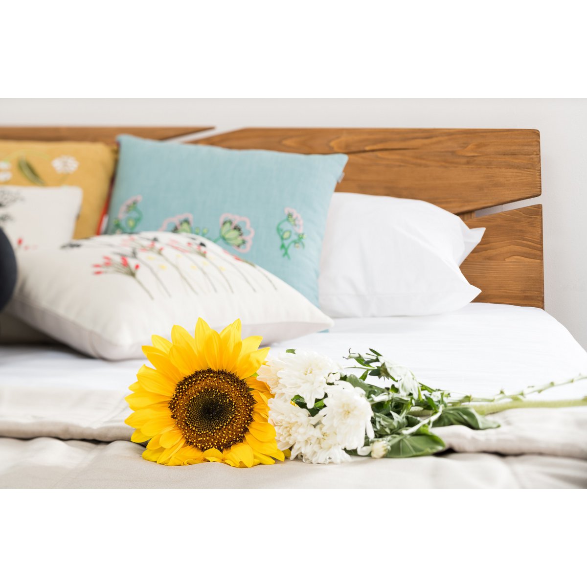 Beam bed 200 x 200 cm