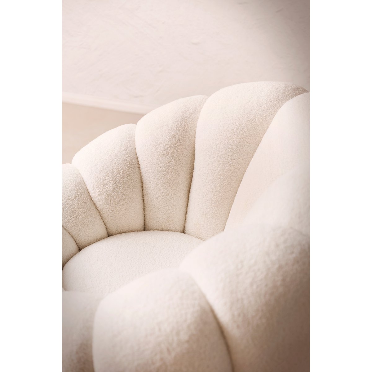 Armchair and stool set made of white teddy fur