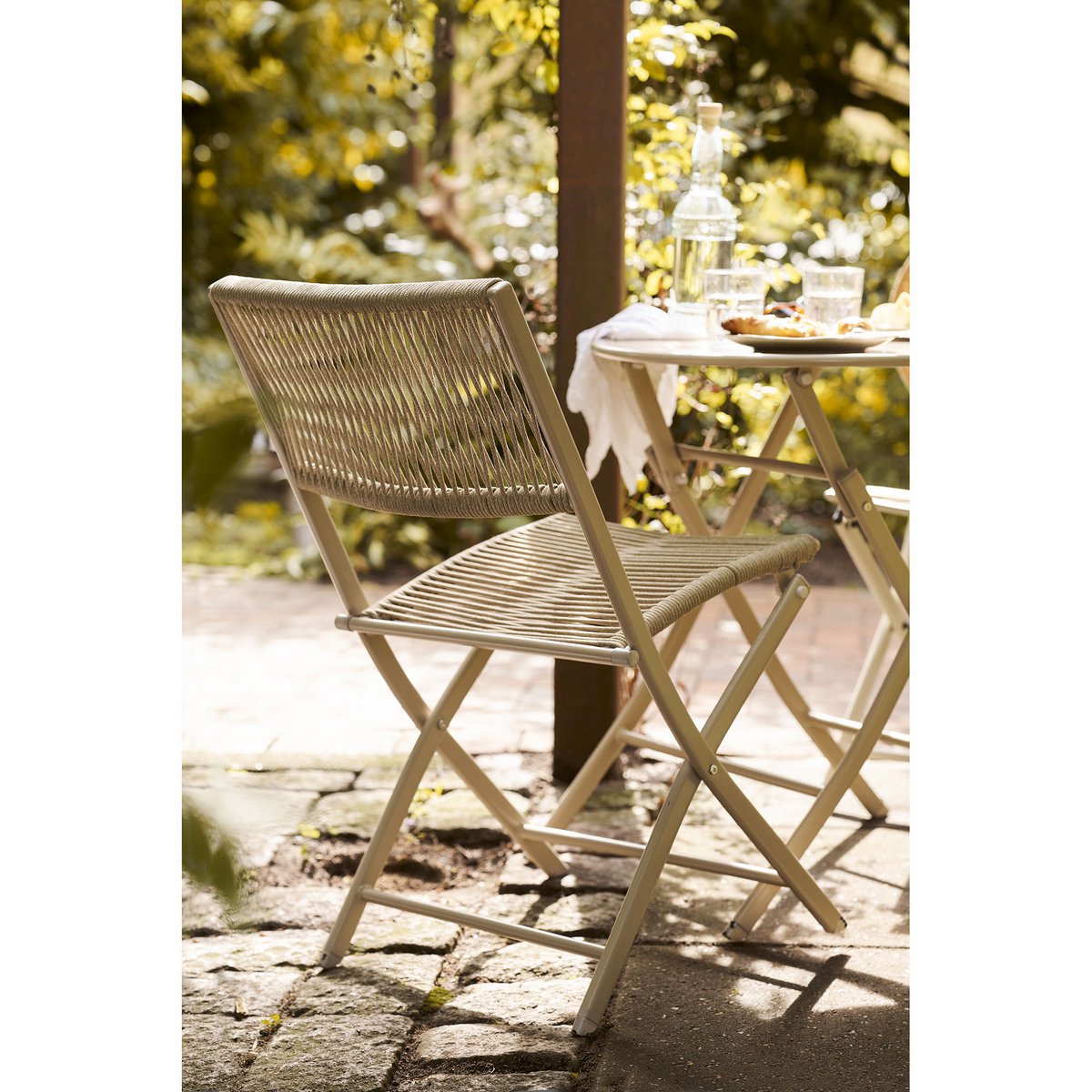 Arcas Bistro-Set, 2 Stühle und 1 Tisch, Polyester/Stahl, Taupe