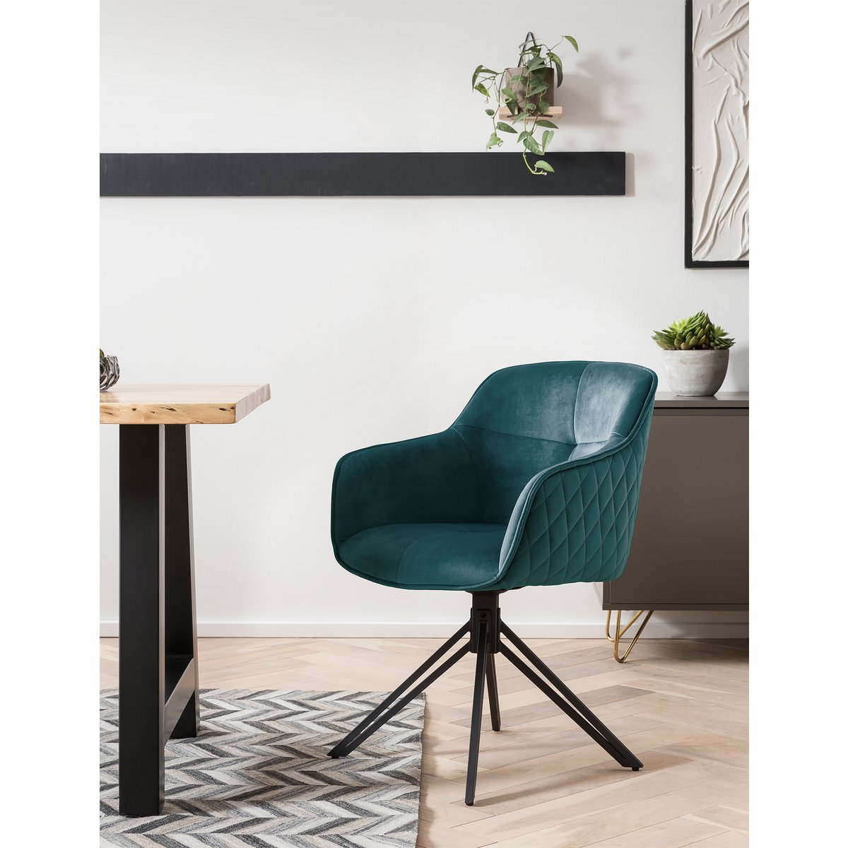 Armchair with honeycomb quilting green