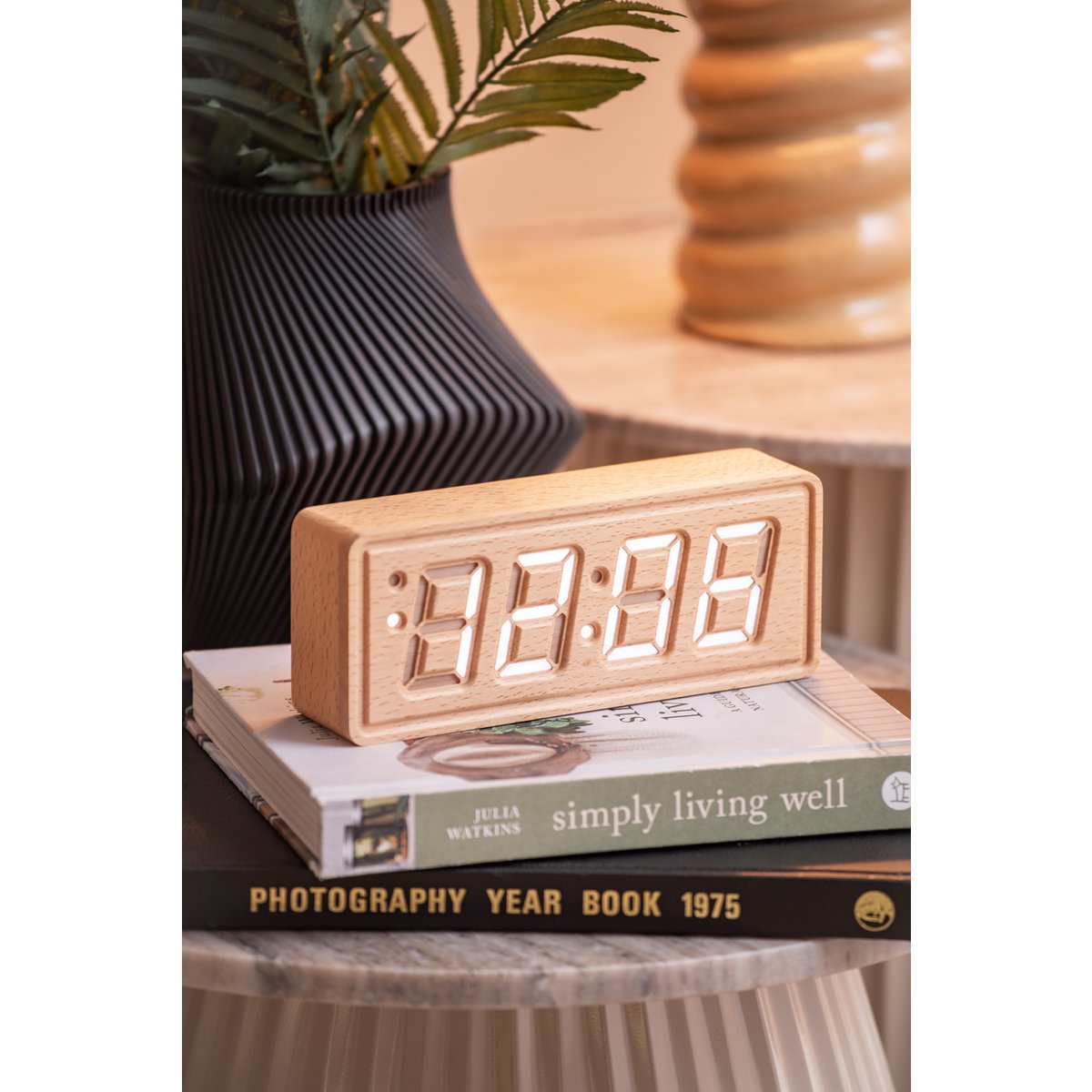 Wecker aus massivem Holz mit Gravur
