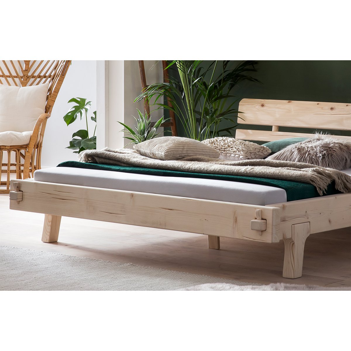 Beam bed made of spruce wood 140x200 cm