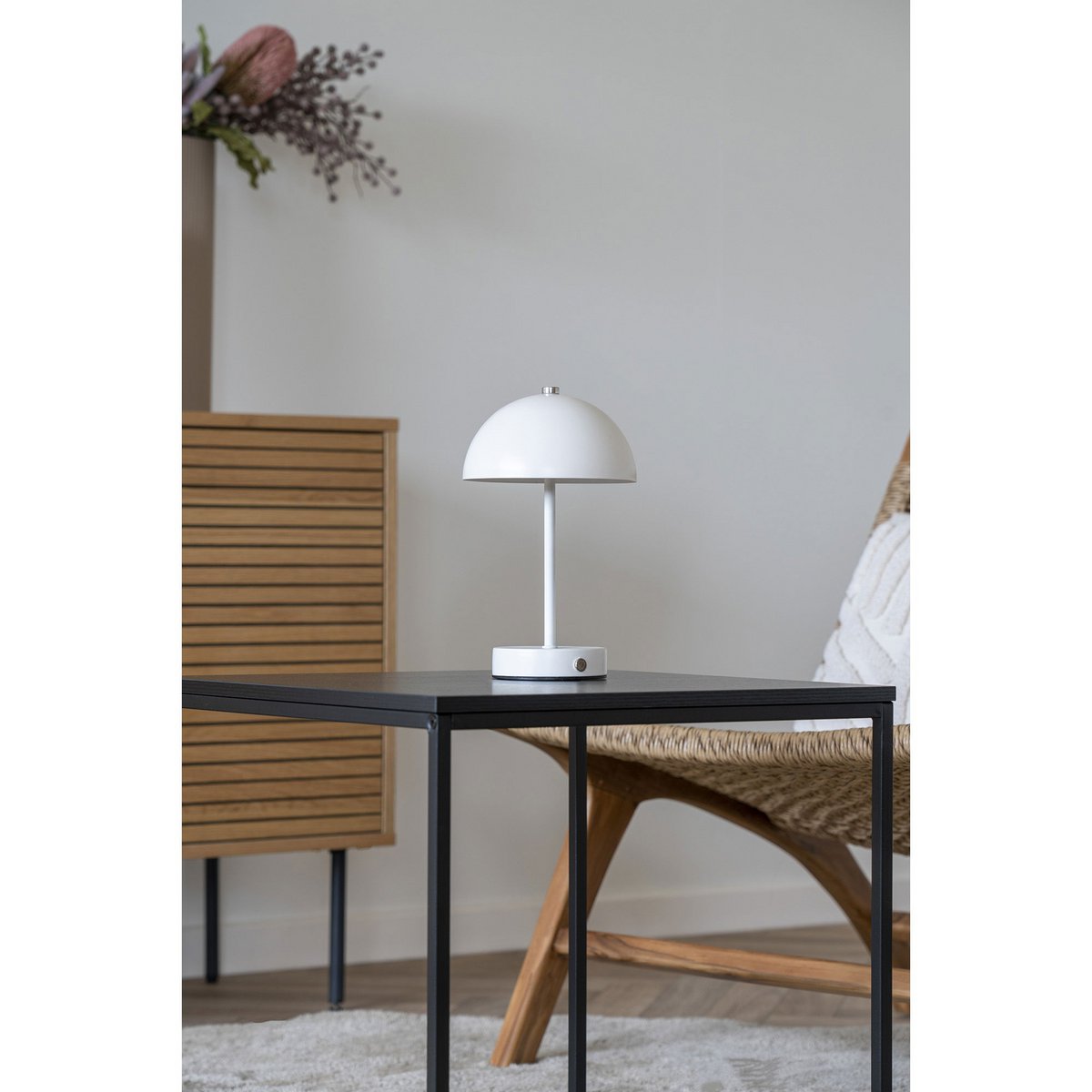 Holt LED-Tischlampe – Weiß, Metall, wiederaufladbar