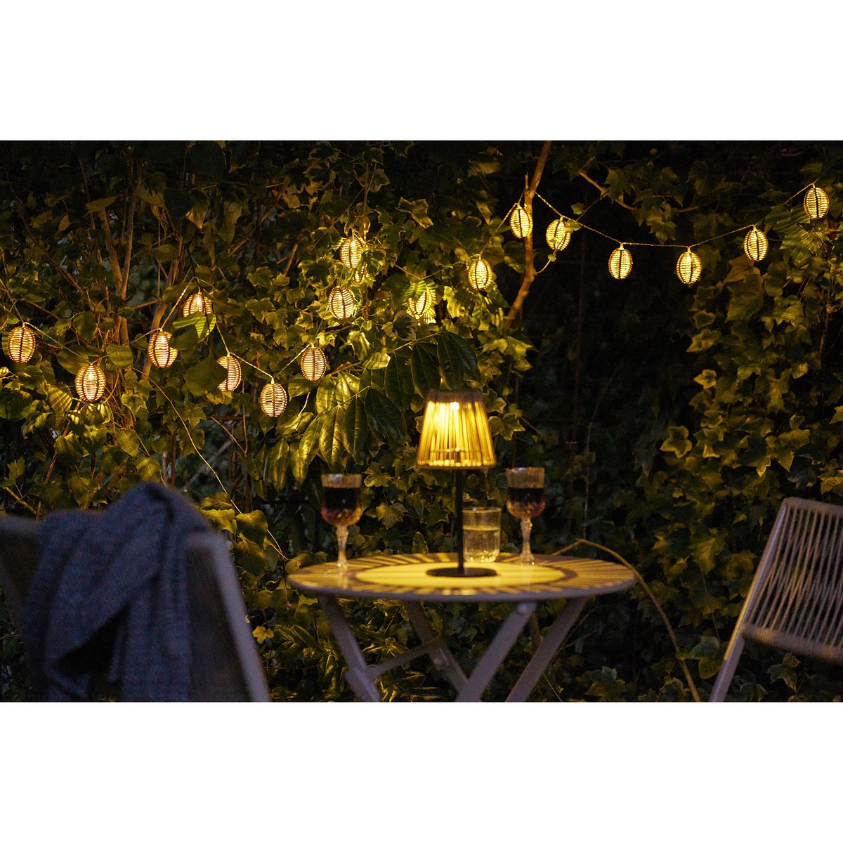 LED-Lichterkette Carlisle, Polyrattan/Metall, Natur/Schwarz