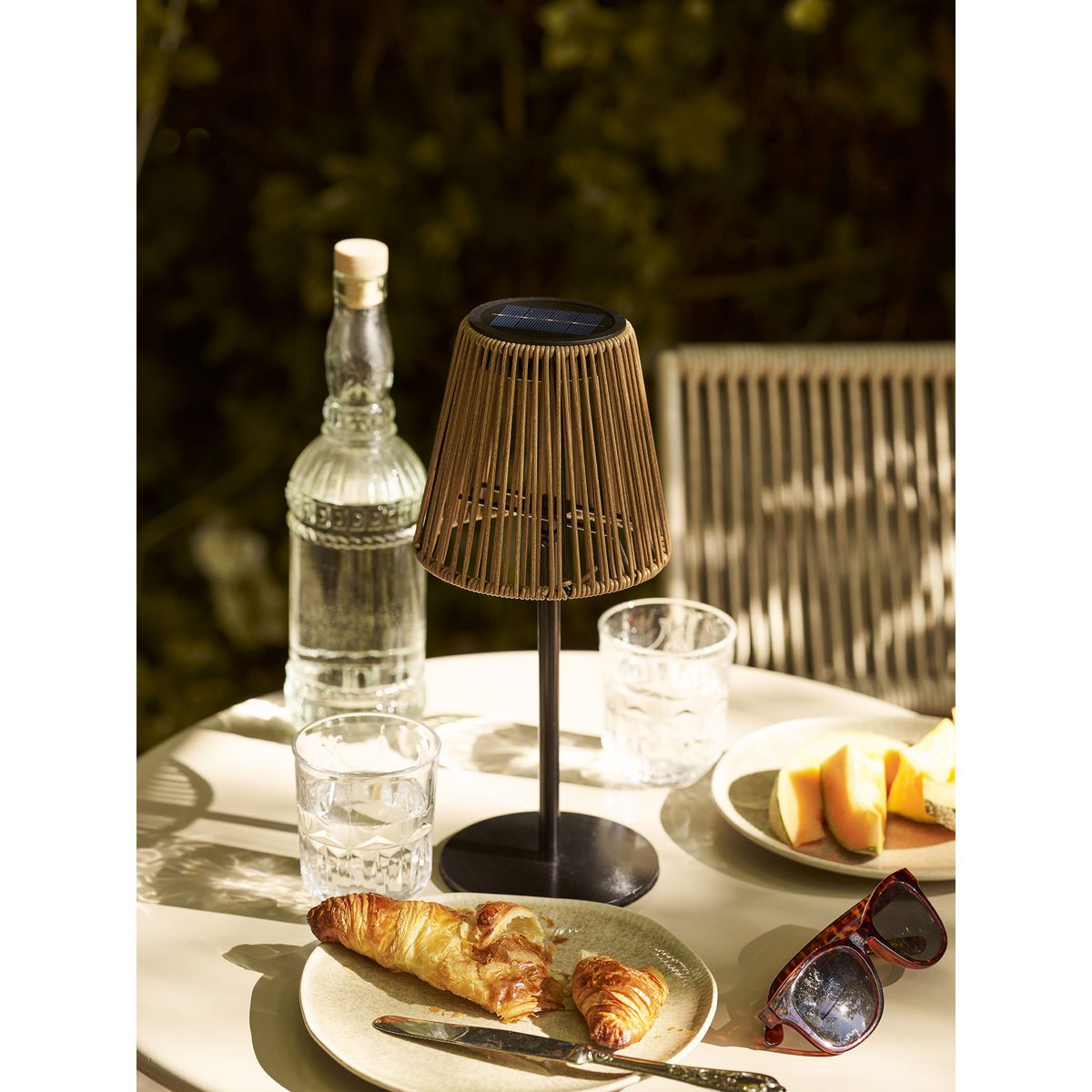 Salford Lampe, wiederaufladbar mit integriertem Solarpanel, braun/schwarz