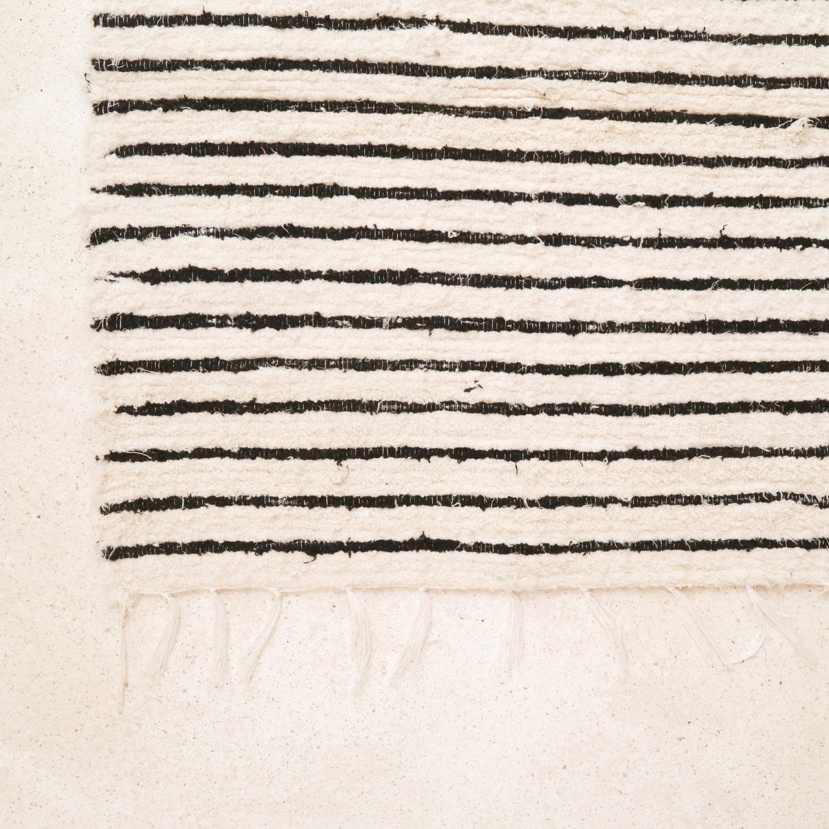 Kleiner Baumwollteppich – Gestreifter Läufer – Boho-Teppich Schwarz Weiß – Weiche Bettvorleger – Handgewebter rechteckiger Teppich 70x50 cm UNTUK