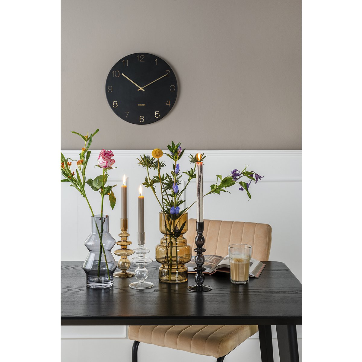 Wanduhr-Charm mit gravierten Zahlen, klein