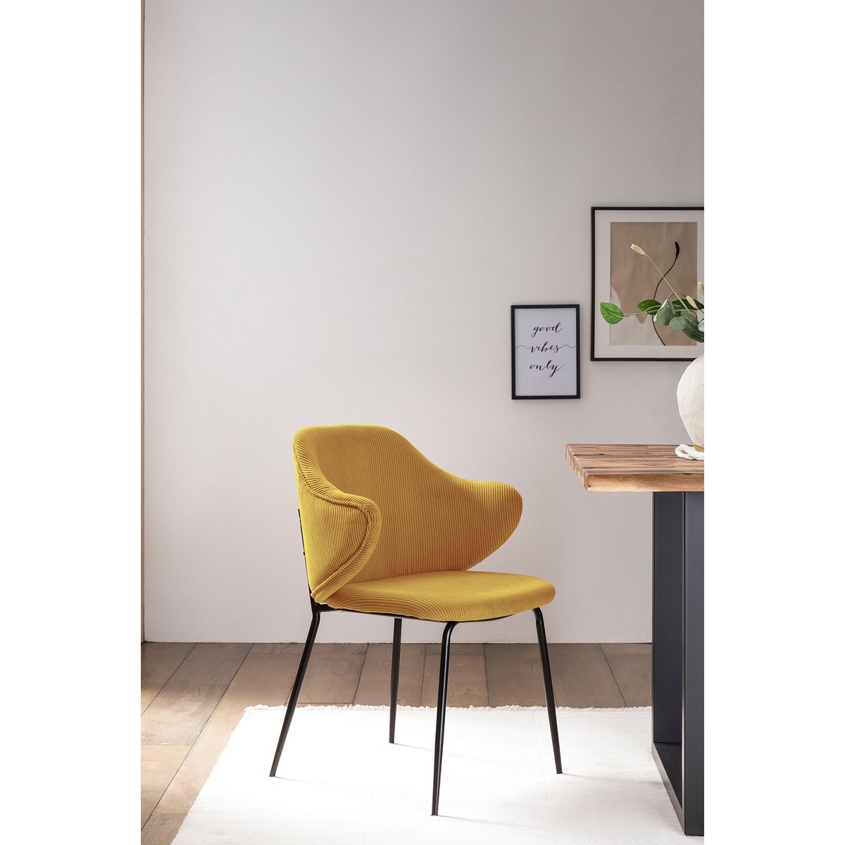 Set of 2 armchairs in gold