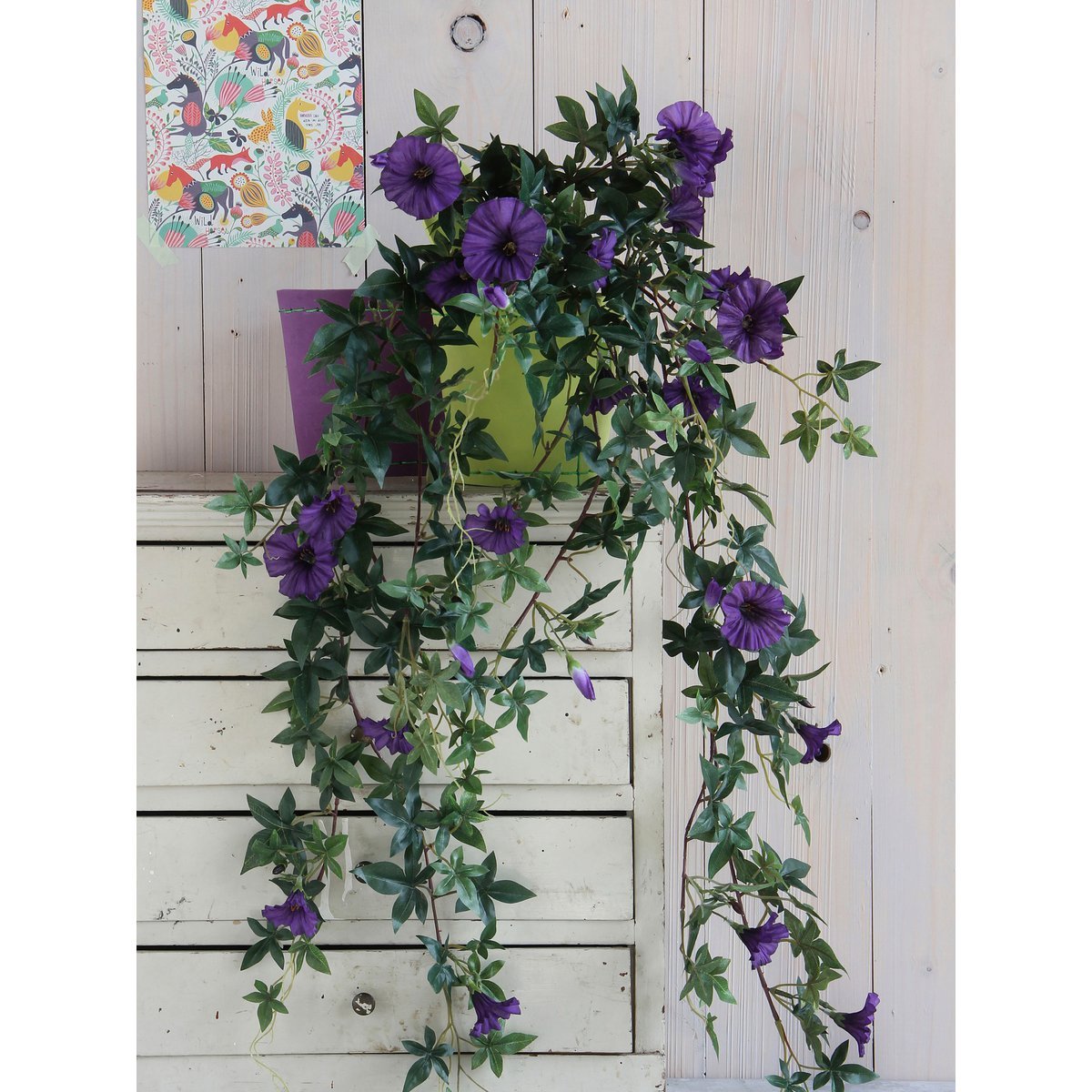 Künstliche Hängepflanze Petunie im Stan-Blumentopf – L25 x B45 x H50 cm – Dunkelviolett