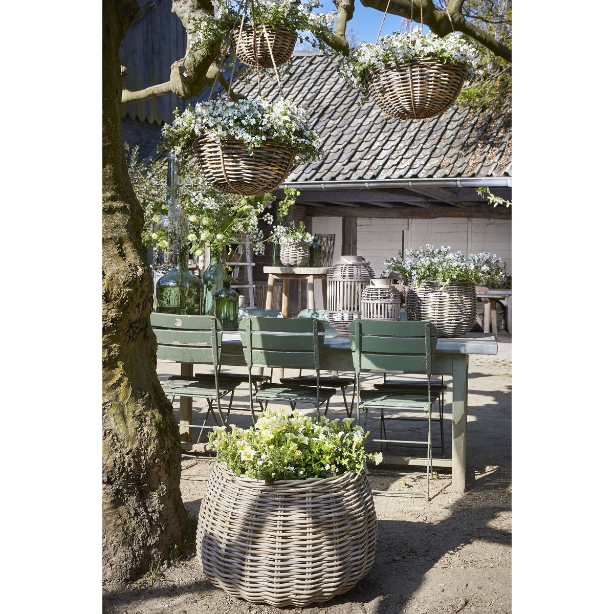 Marcia Hängepflanzkorb für den Außenbereich – H20 x Ø40 cm – Rattan – Grau