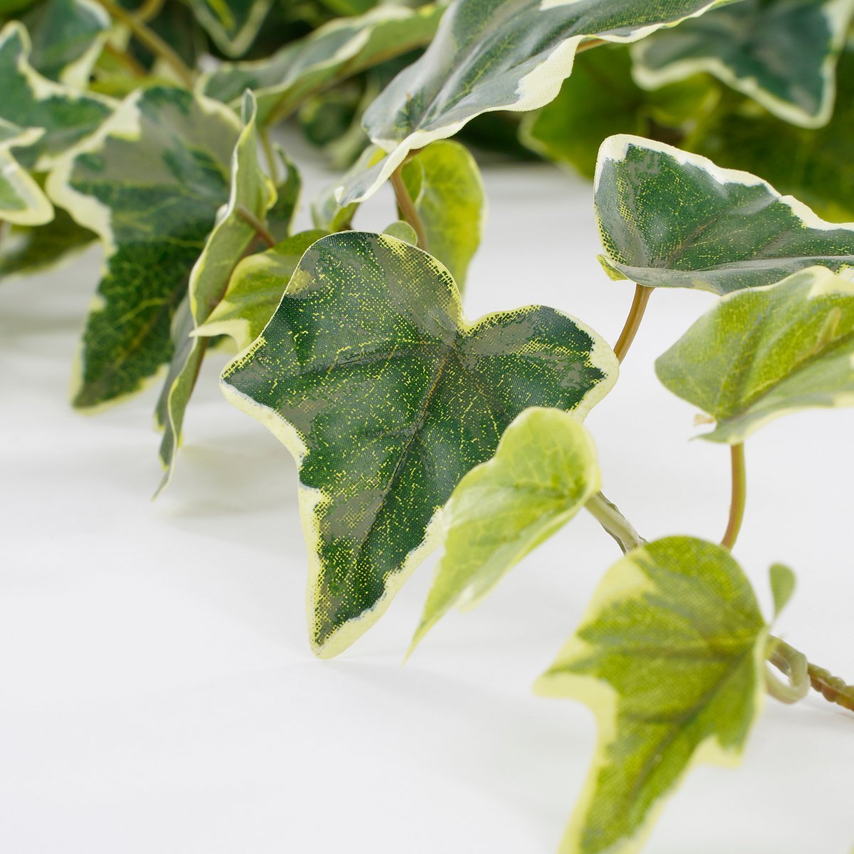 Künstliche Hängepflanze Hedera – H86 cm – grün bunt